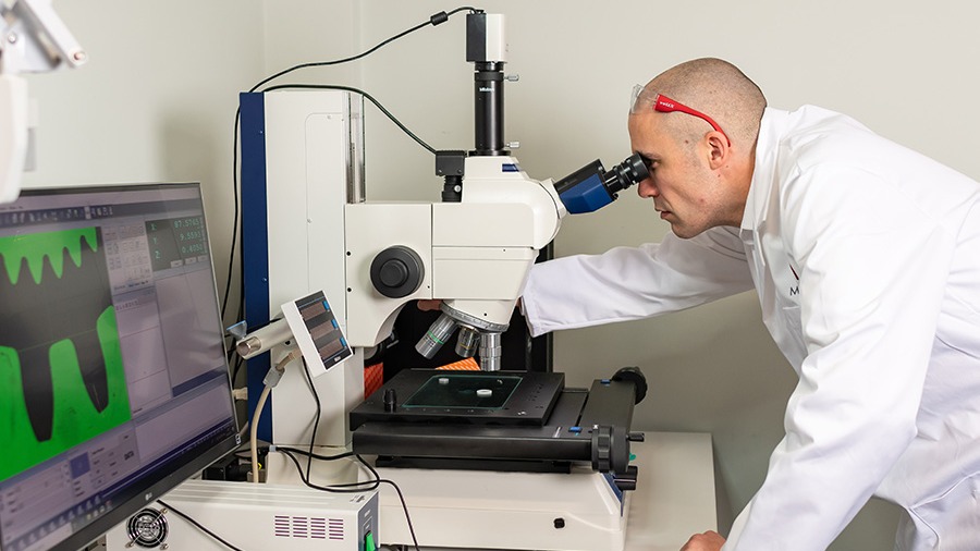Microscope With Vision Software Eliminates Operator Variability