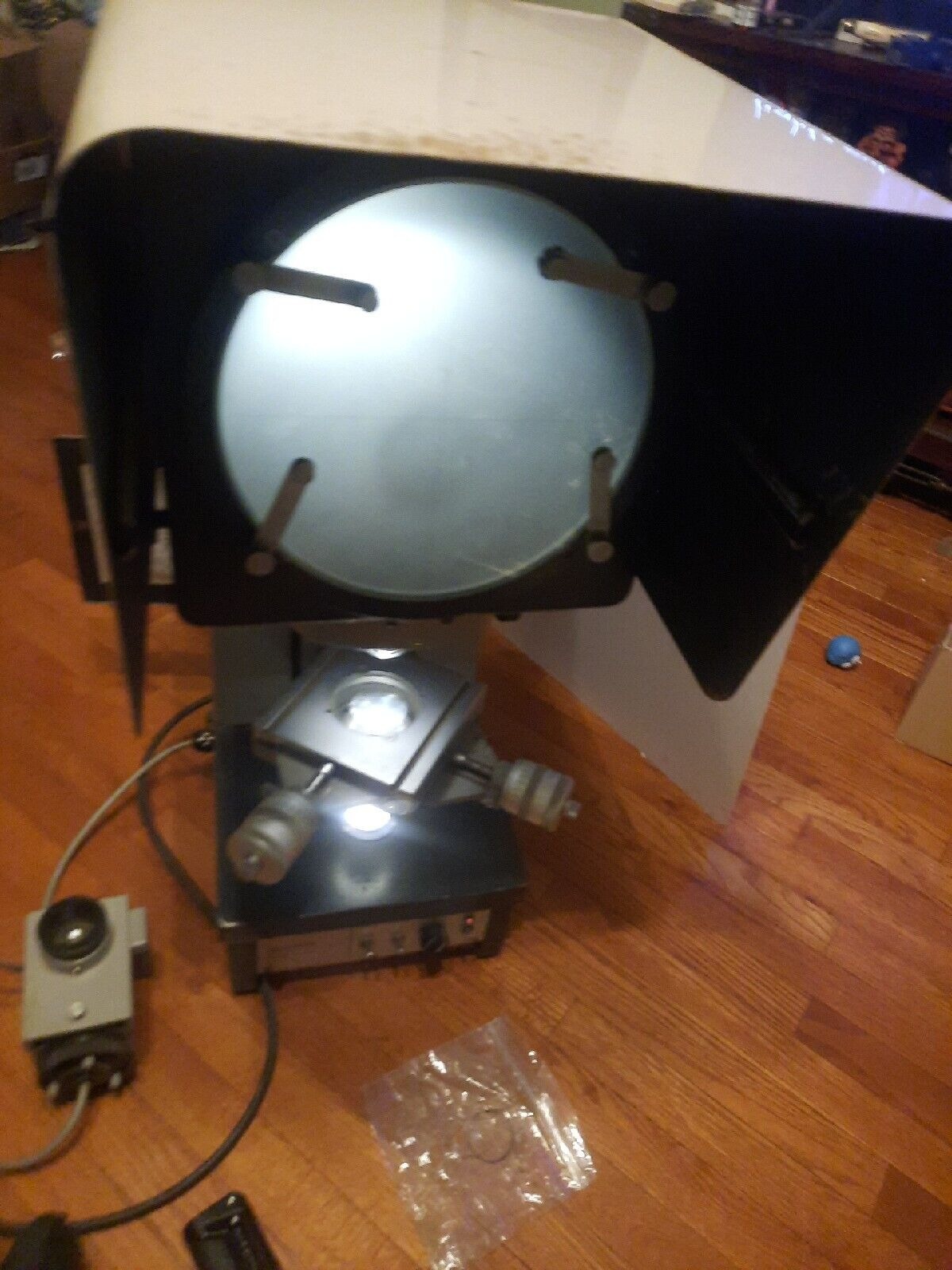 Máy chiểu cổ MITUTOYO Optical Comparator Type PJ 250C