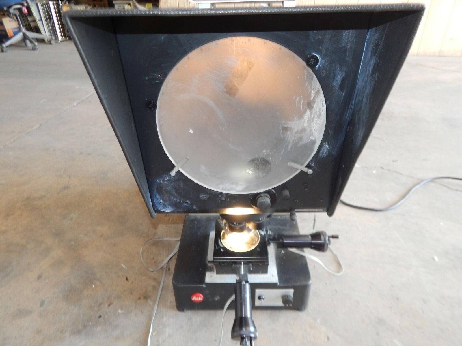 Máy chiếu LEITZ 060-826 OPTICAL COMPARATOR