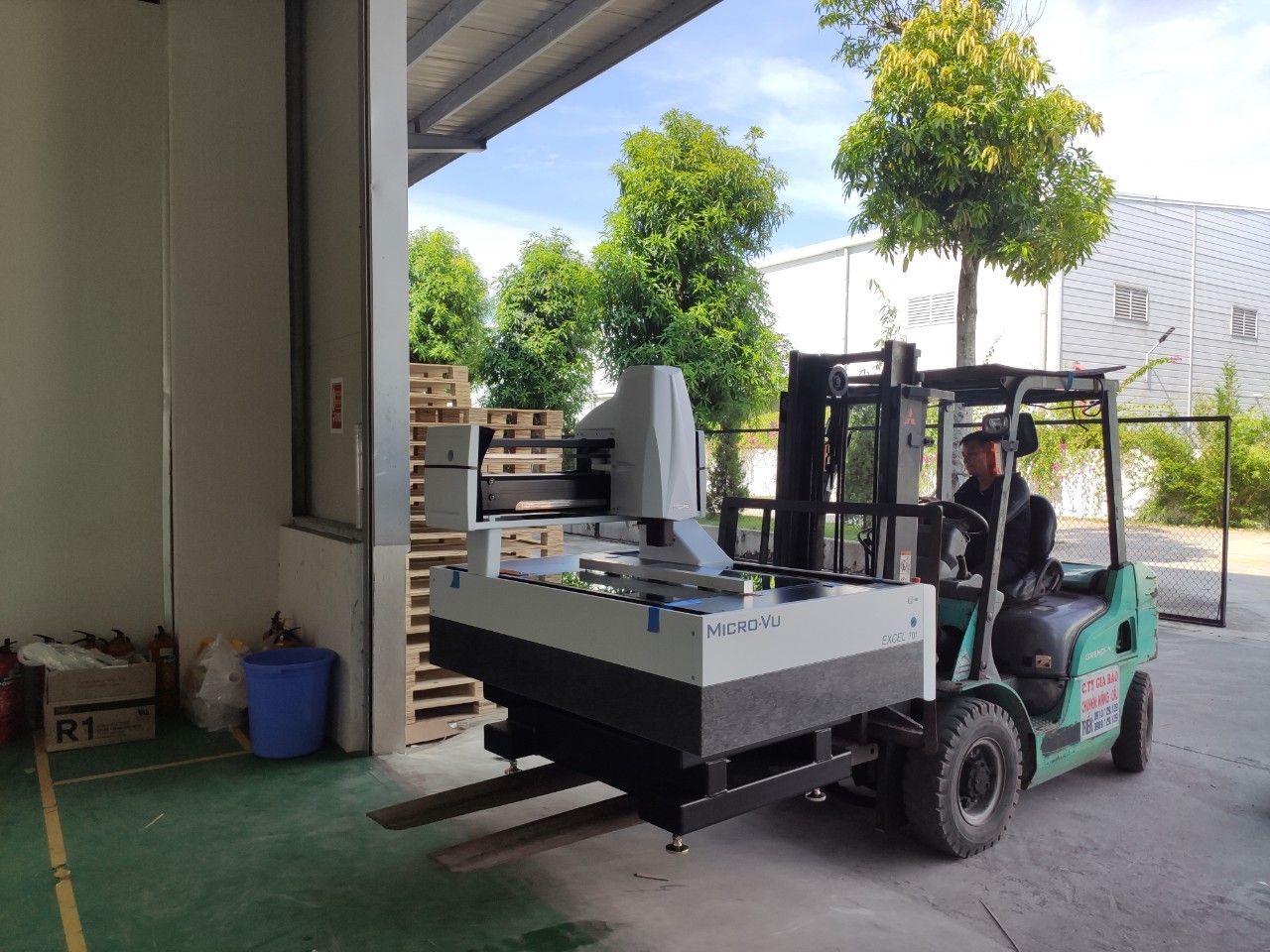 Di chuyển - lắp đặt - Đào tạo máy đo 2D - máy đo 3D Micro vu các dòng